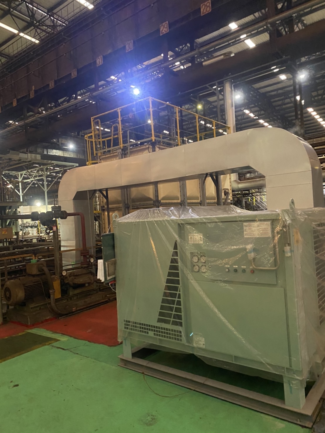 工場の空調設備増設に伴う空調ダクトの保温板金