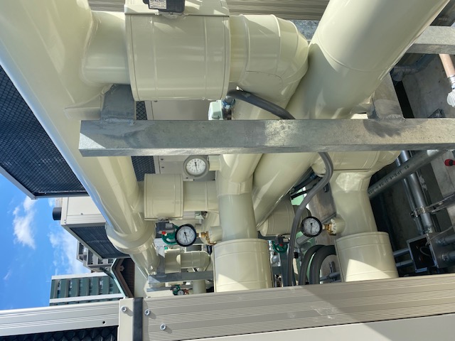 冷温水発生機（チラー）の冷温水管保温工事