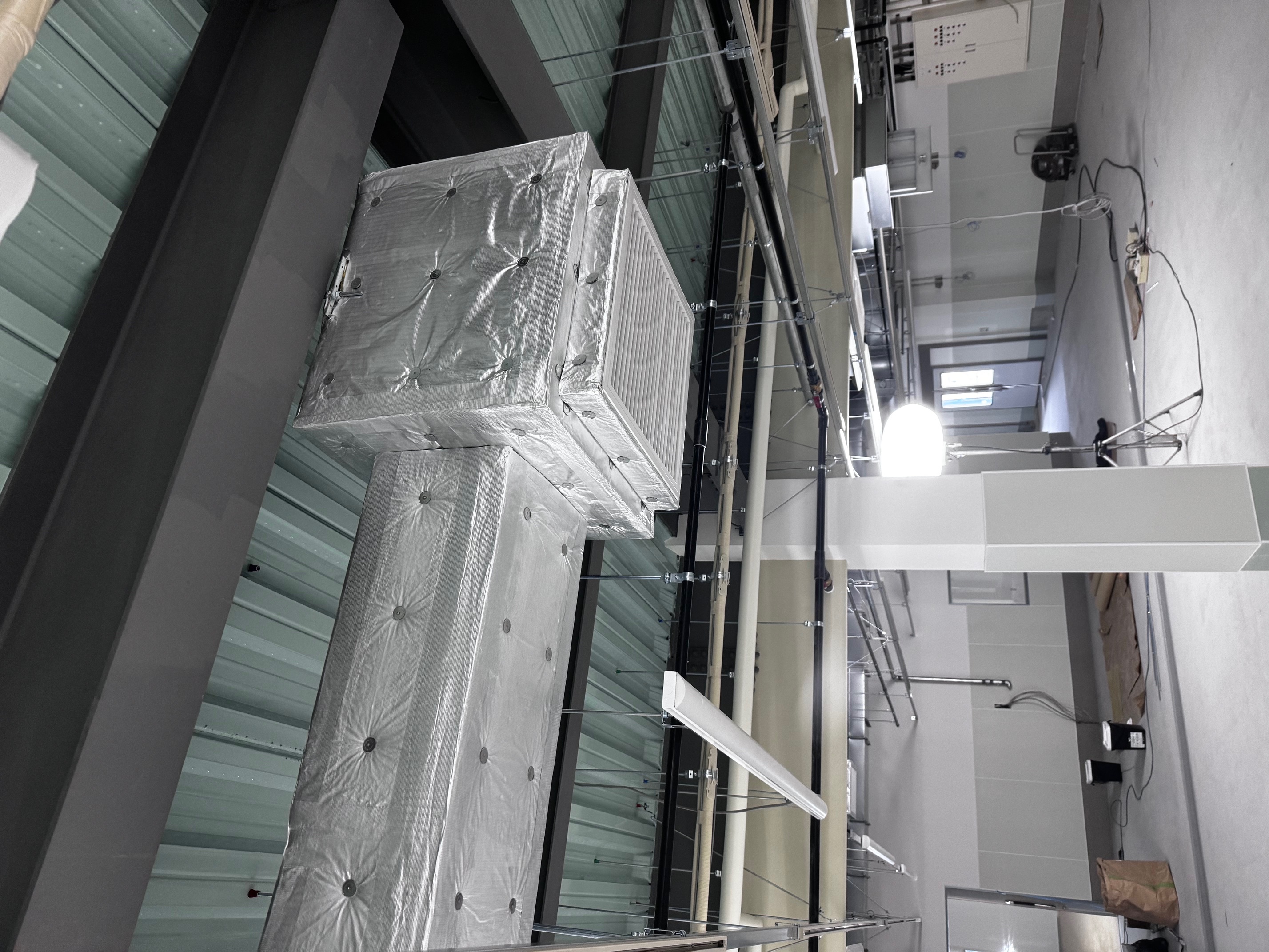 工場の露出ダクトの断熱工事