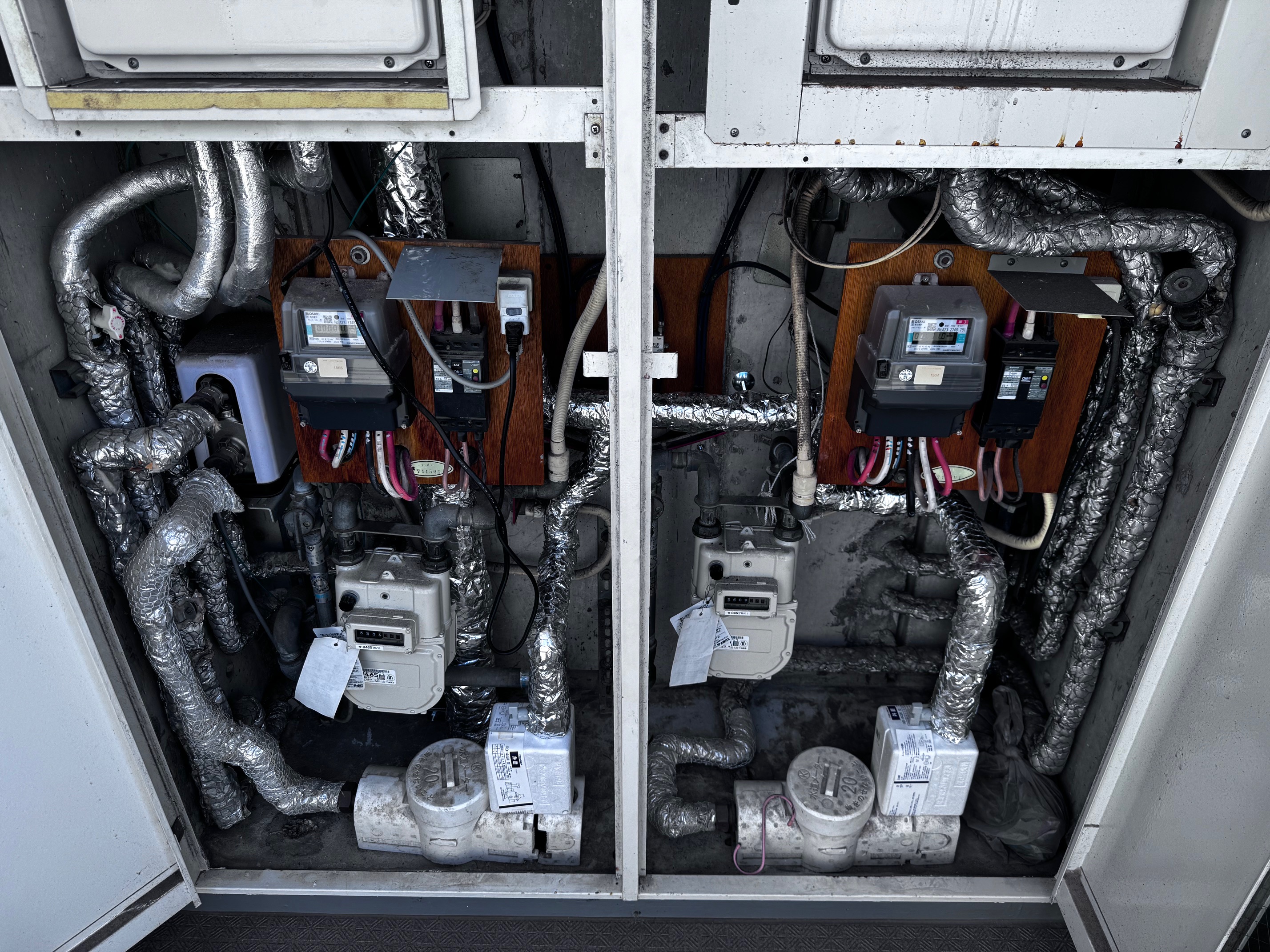 高架水槽から直圧式へ変更した給水設備の保温工事